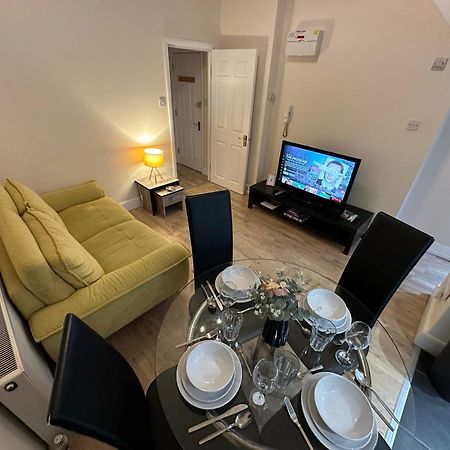 1-Bedroom Flat With Small Garden & Paid Parking In Finsbury Park, Highbury London Eksteriør billede