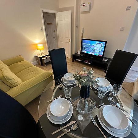 1-Bedroom Flat With Small Garden & Paid Parking In Finsbury Park, Highbury London Eksteriør billede