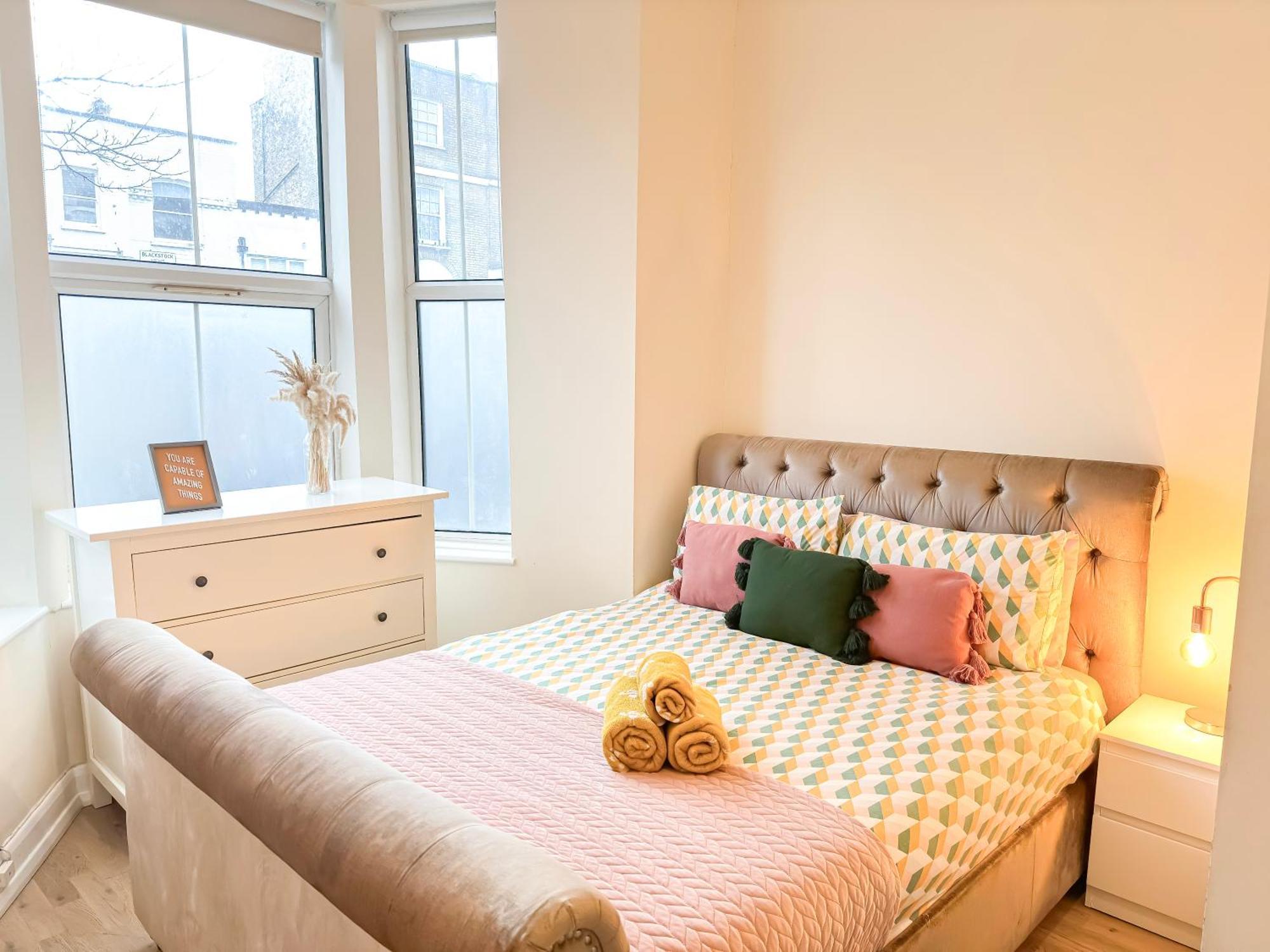 1-Bedroom Flat With Small Garden & Paid Parking In Finsbury Park, Highbury London Eksteriør billede