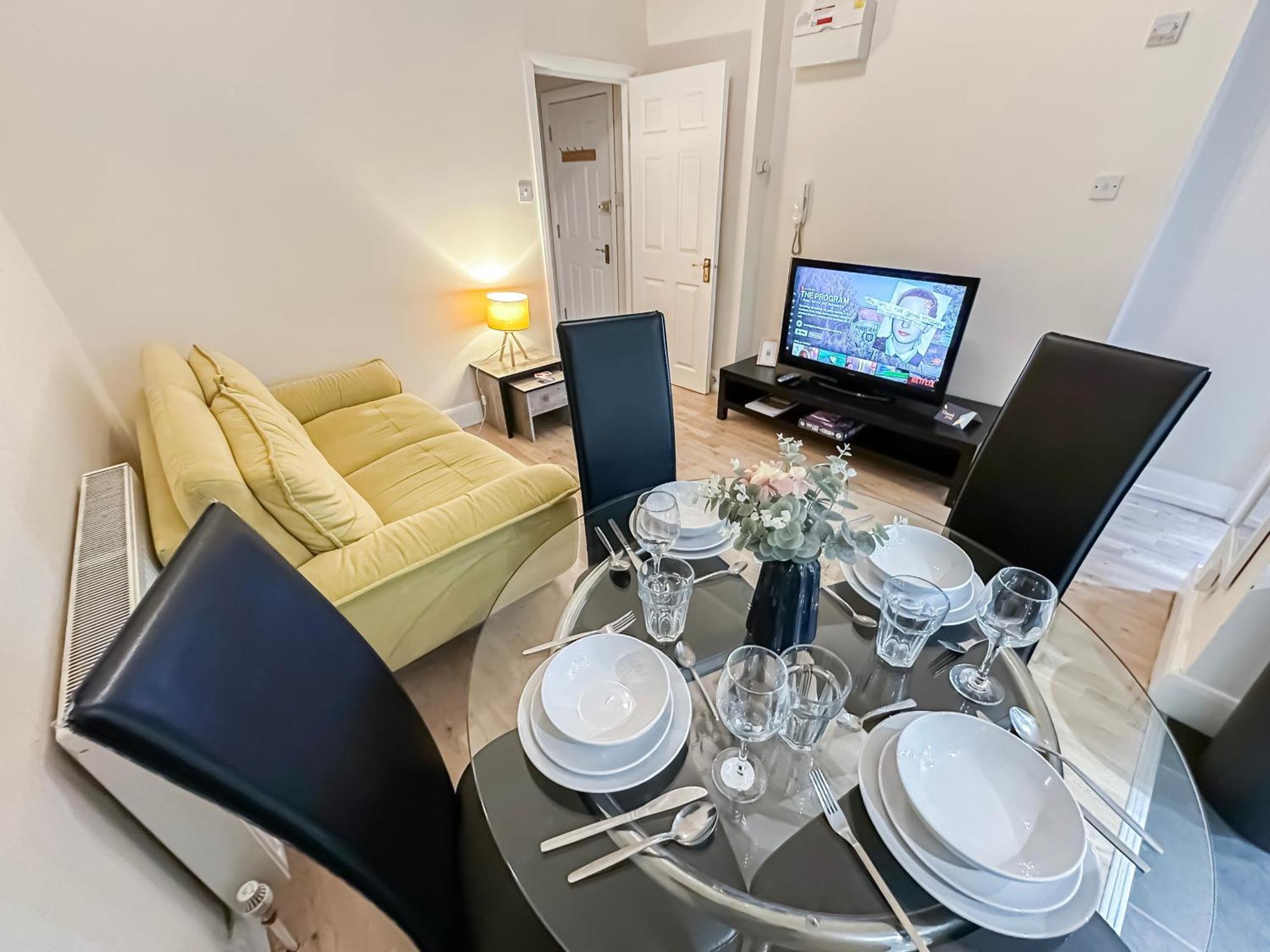 1-Bedroom Flat With Small Garden & Paid Parking In Finsbury Park, Highbury London Eksteriør billede