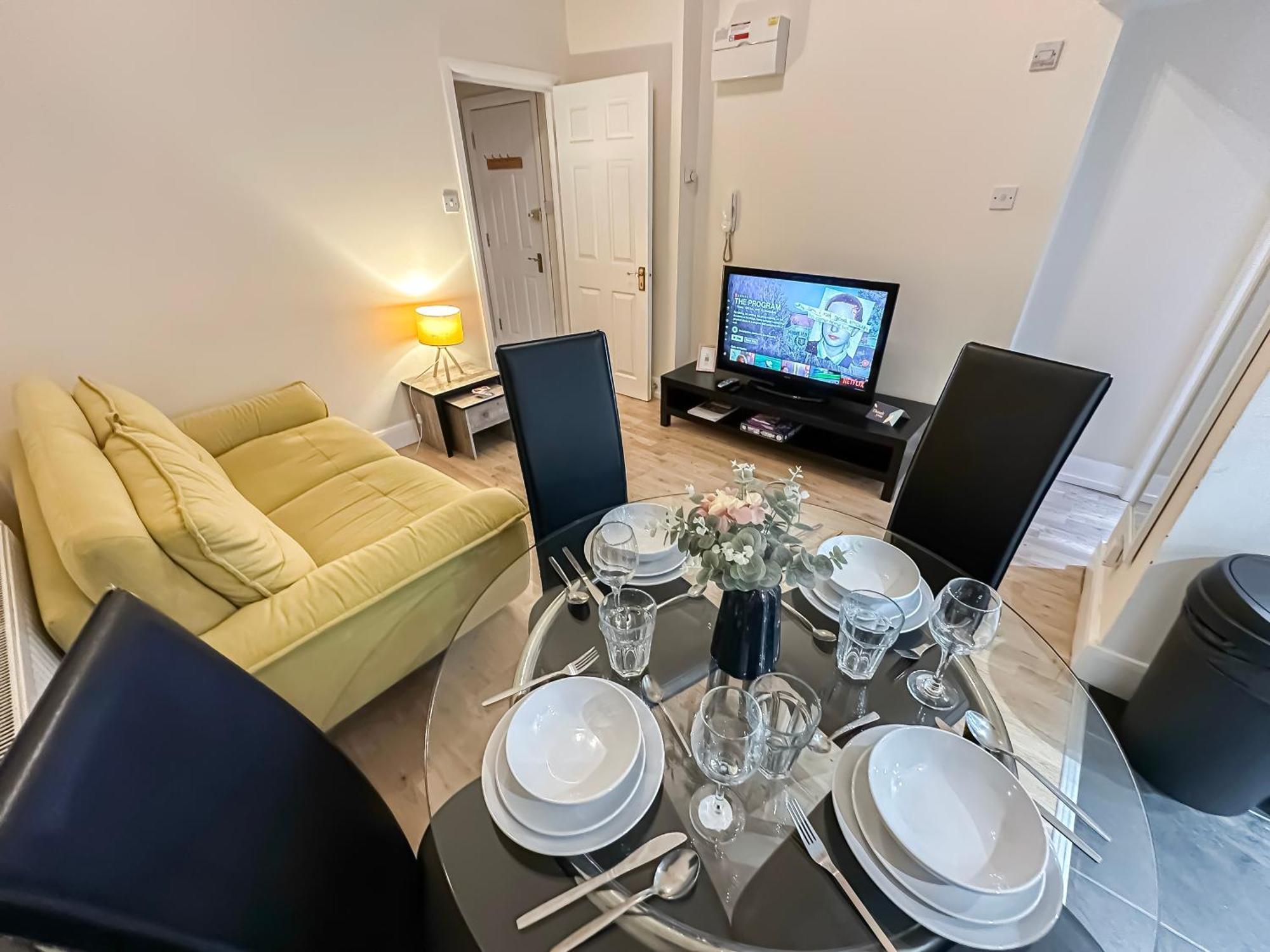 1-Bedroom Flat With Small Garden & Paid Parking In Finsbury Park, Highbury London Eksteriør billede