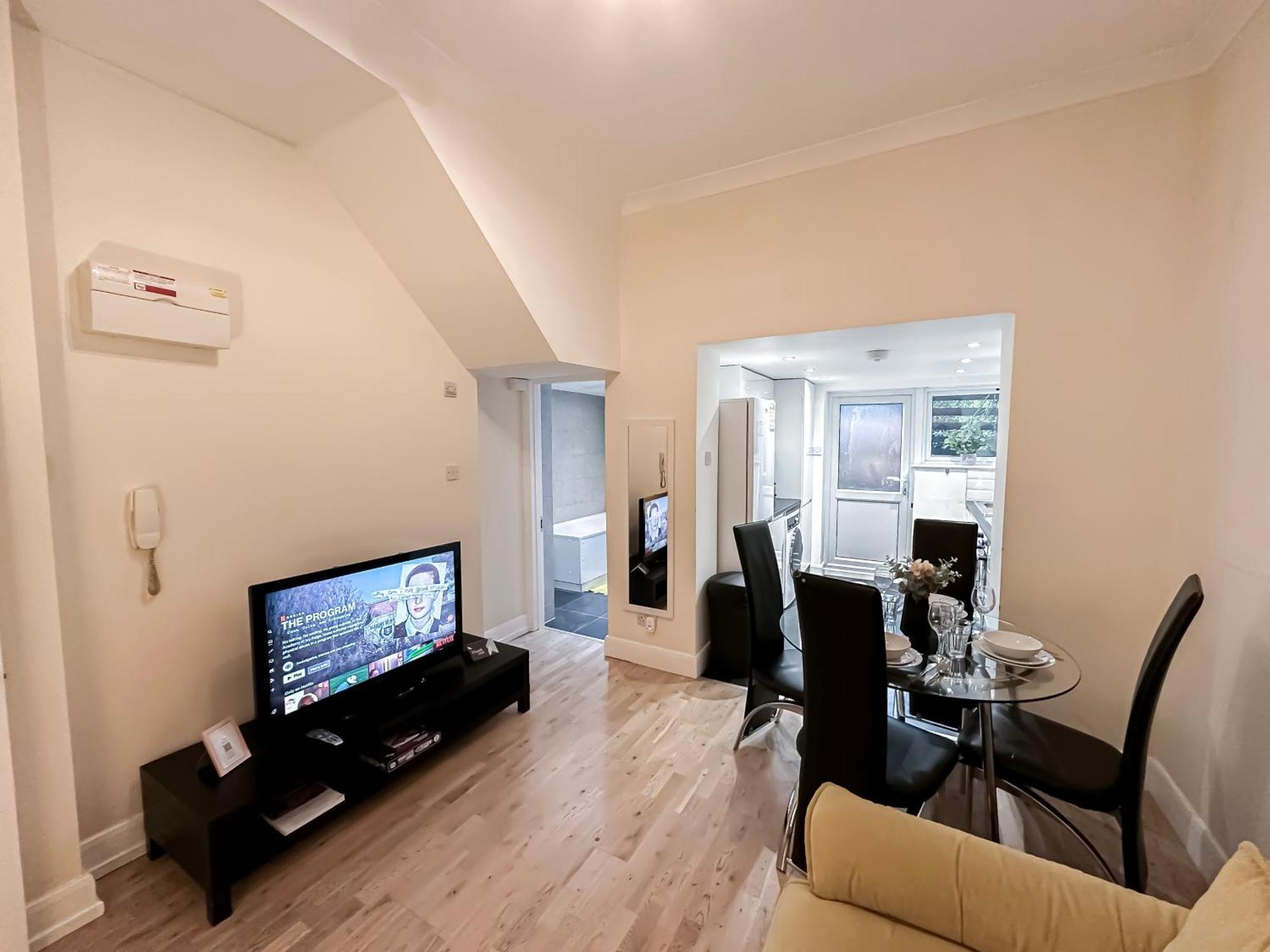 1-Bedroom Flat With Small Garden & Paid Parking In Finsbury Park, Highbury London Eksteriør billede