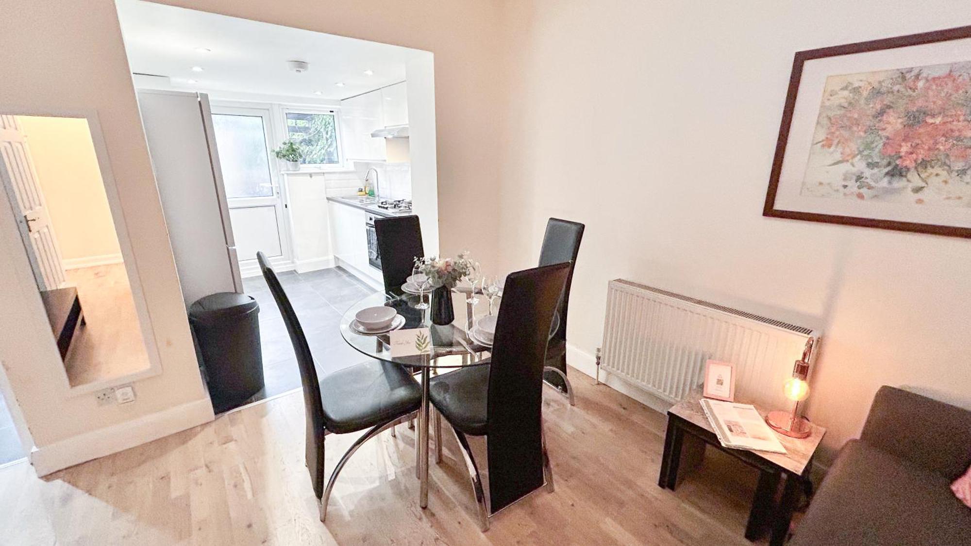 1-Bedroom Flat With Small Garden & Paid Parking In Finsbury Park, Highbury London Eksteriør billede