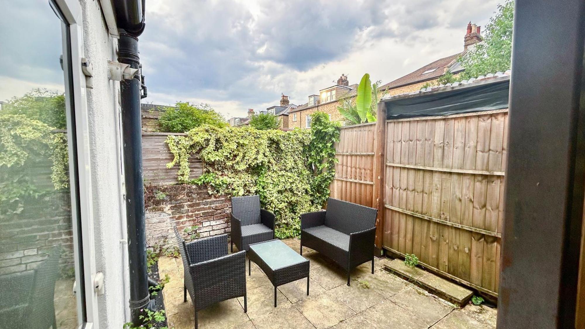 1-Bedroom Flat With Small Garden & Paid Parking In Finsbury Park, Highbury London Eksteriør billede