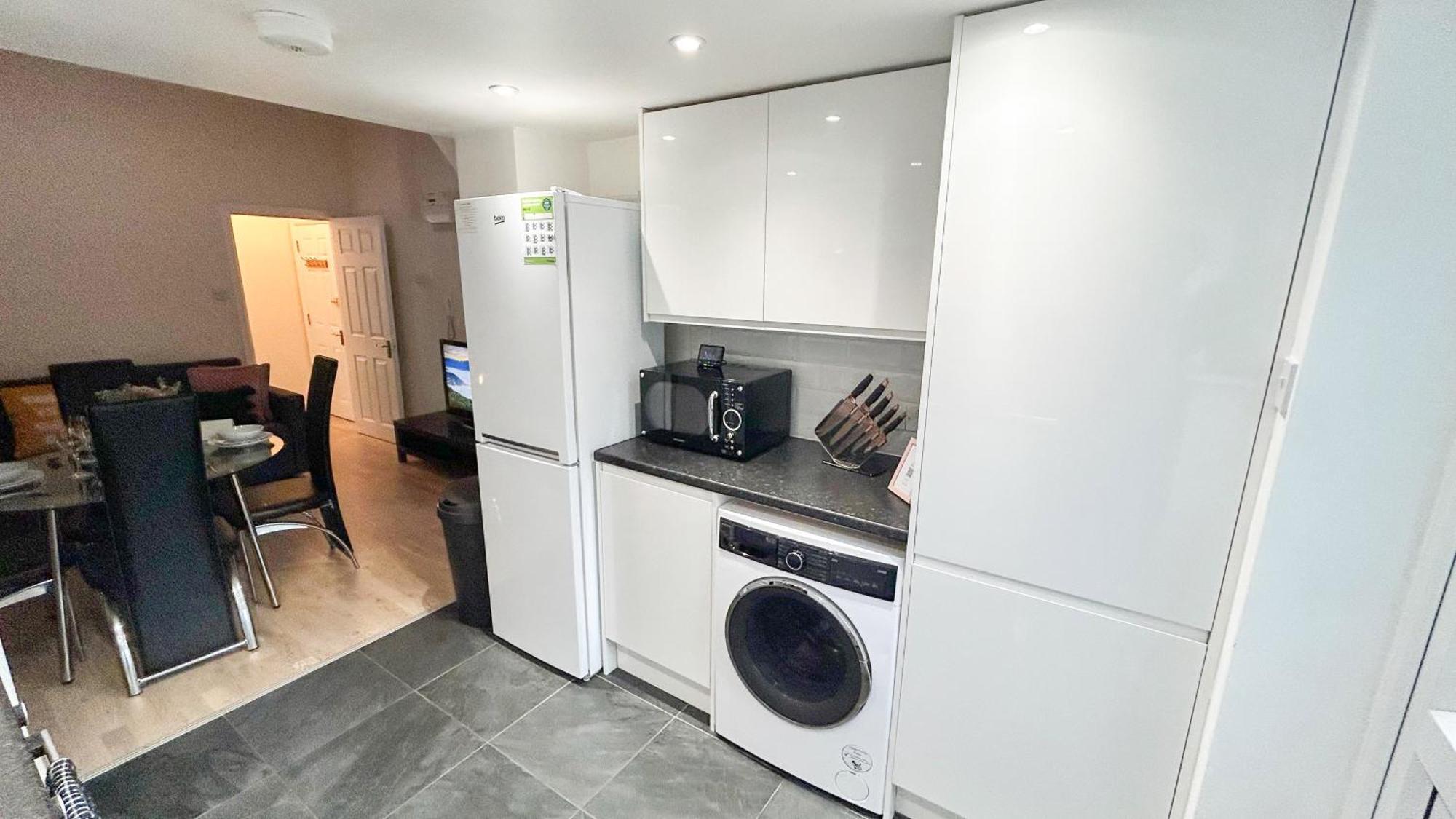 1-Bedroom Flat With Small Garden & Paid Parking In Finsbury Park, Highbury London Eksteriør billede