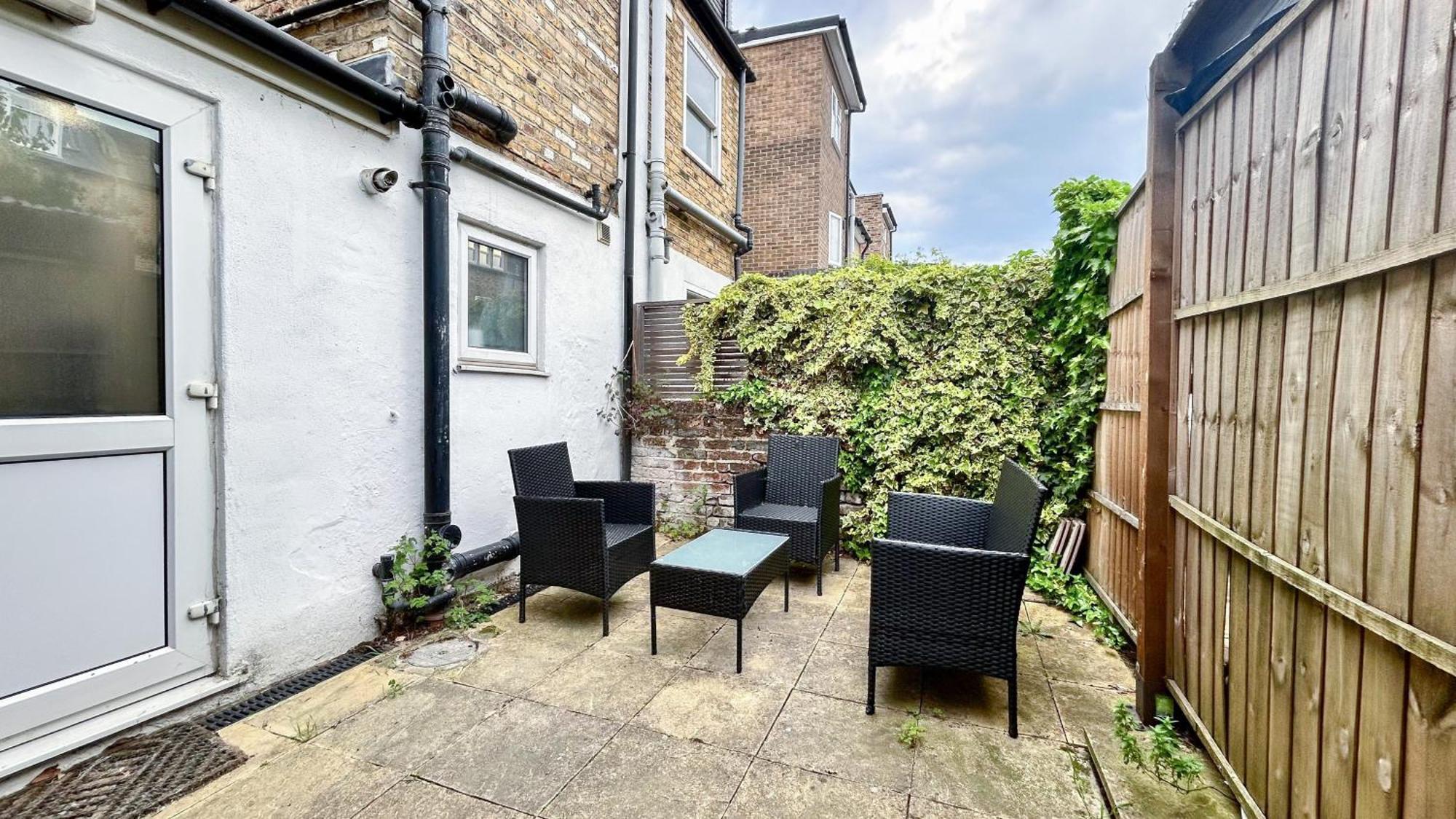 1-Bedroom Flat With Small Garden & Paid Parking In Finsbury Park, Highbury London Eksteriør billede