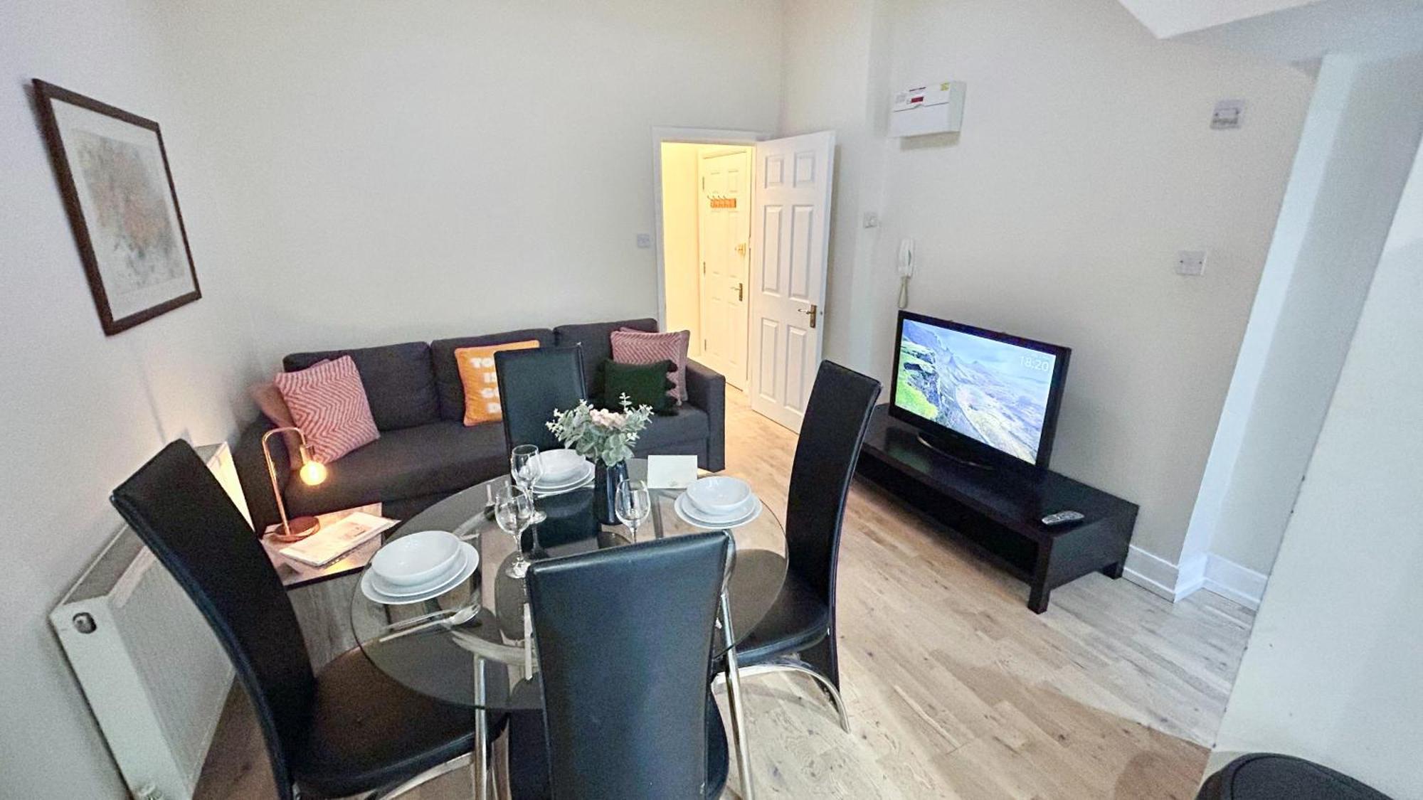 1-Bedroom Flat With Small Garden & Paid Parking In Finsbury Park, Highbury London Eksteriør billede