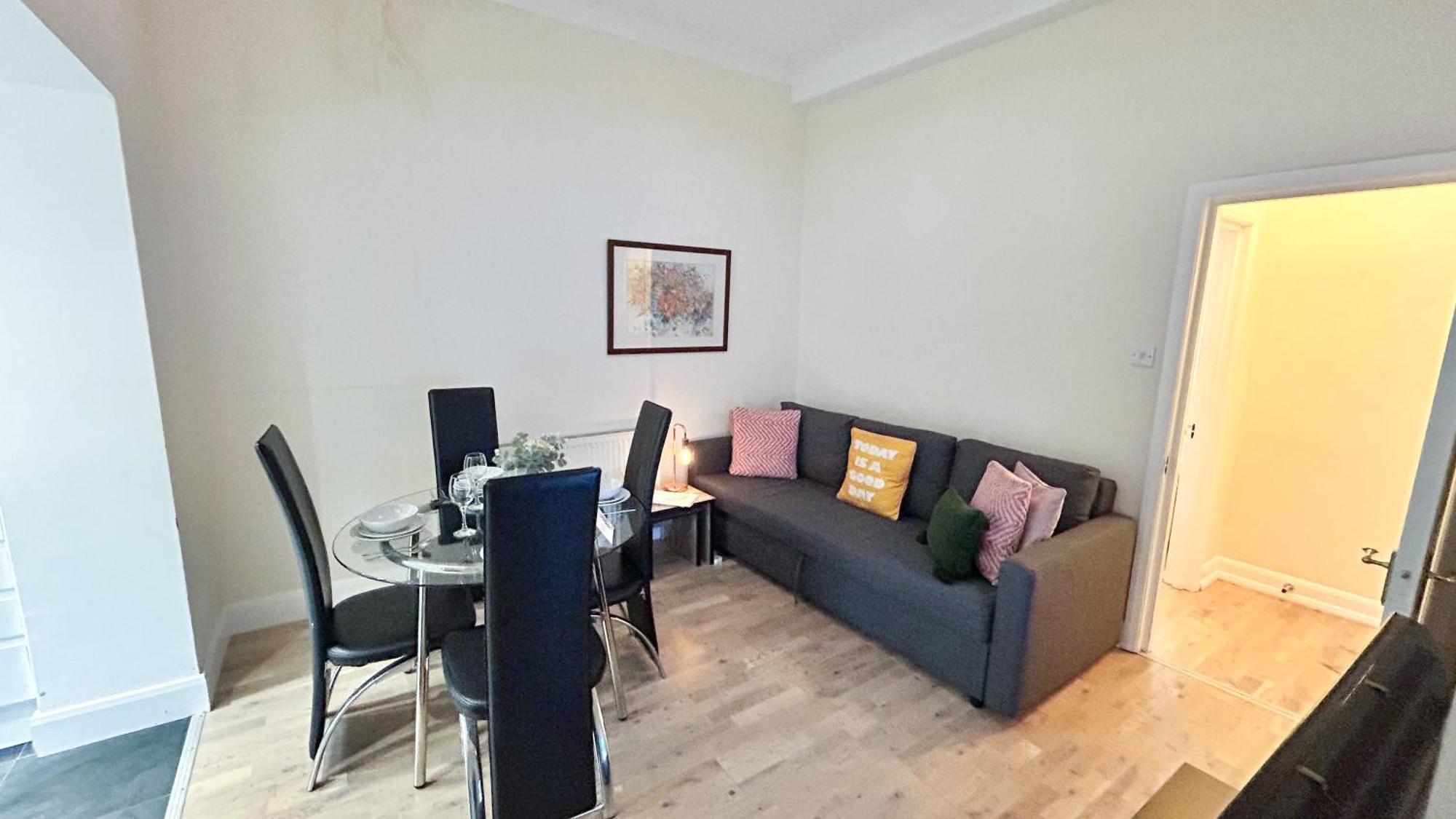 1-Bedroom Flat With Small Garden & Paid Parking In Finsbury Park, Highbury London Eksteriør billede