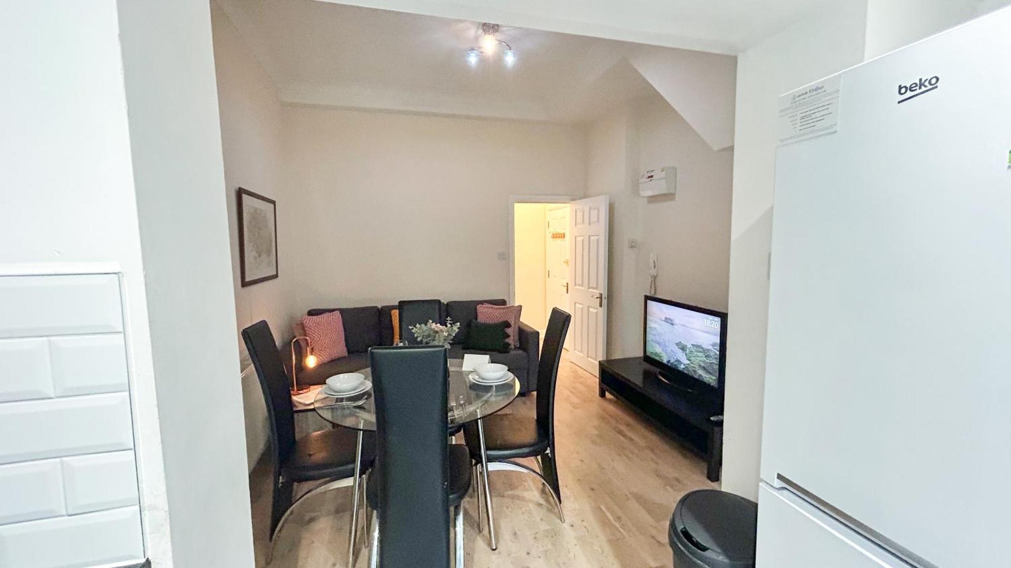 1-Bedroom Flat With Small Garden & Paid Parking In Finsbury Park, Highbury London Eksteriør billede