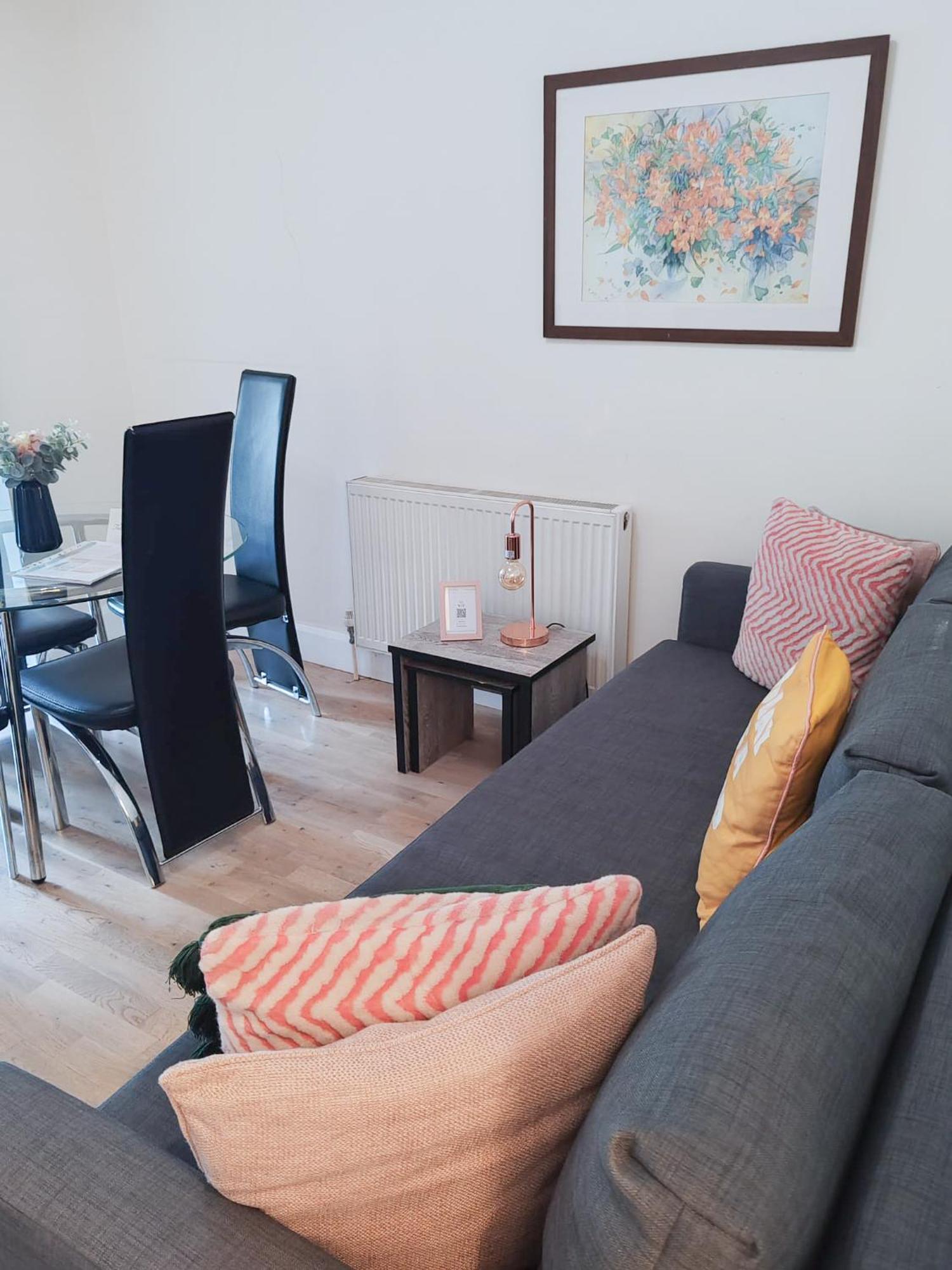 1-Bedroom Flat With Small Garden & Paid Parking In Finsbury Park, Highbury London Eksteriør billede