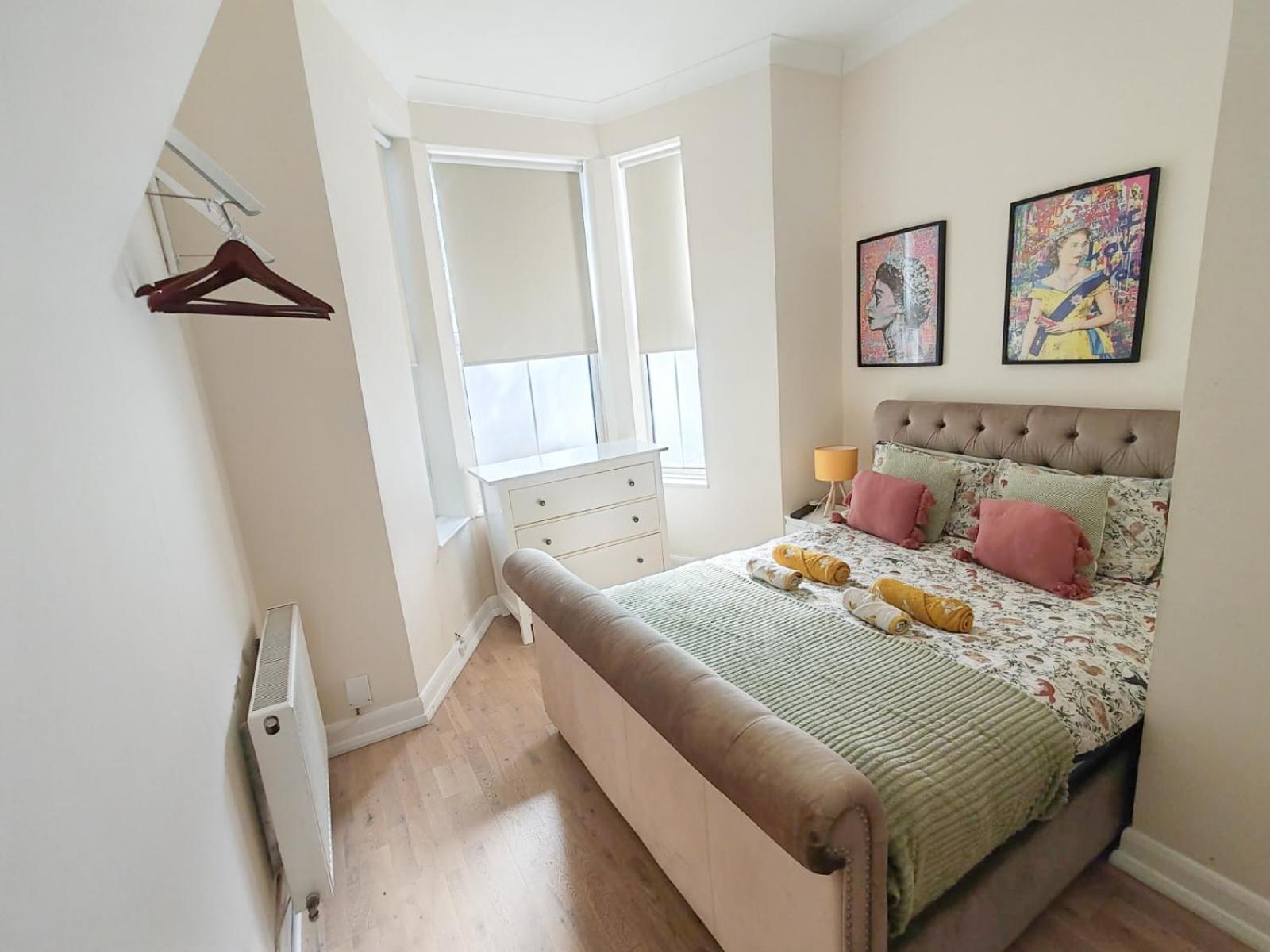 1-Bedroom Flat With Small Garden & Paid Parking In Finsbury Park, Highbury London Eksteriør billede