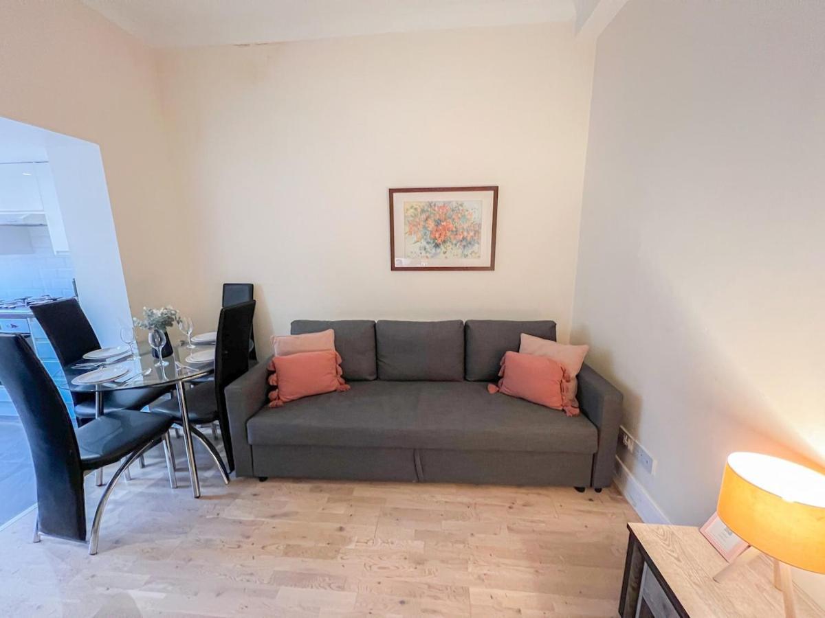 1-Bedroom Flat With Small Garden & Paid Parking In Finsbury Park, Highbury London Eksteriør billede