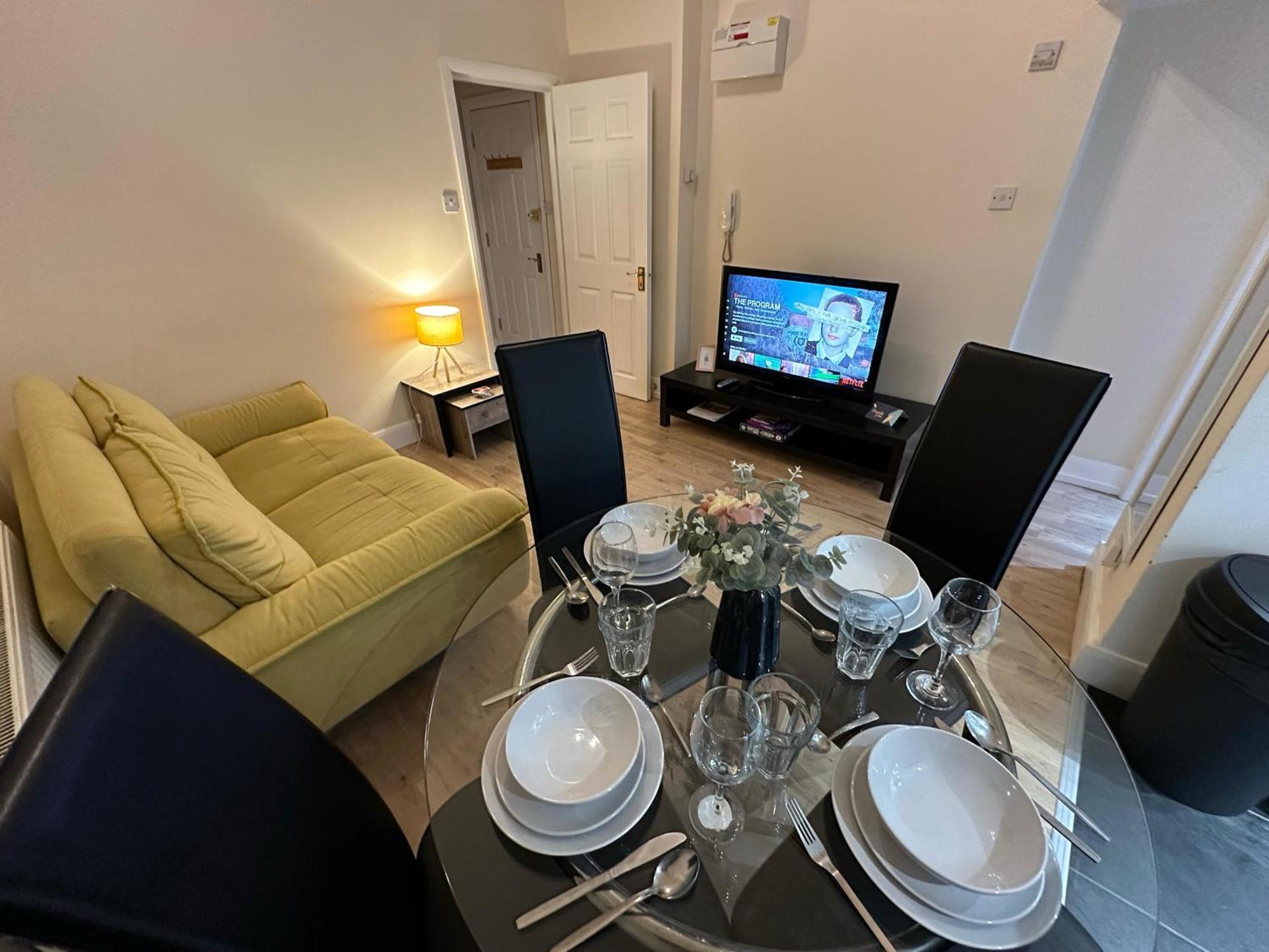 1-Bedroom Flat With Small Garden & Paid Parking In Finsbury Park, Highbury London Eksteriør billede