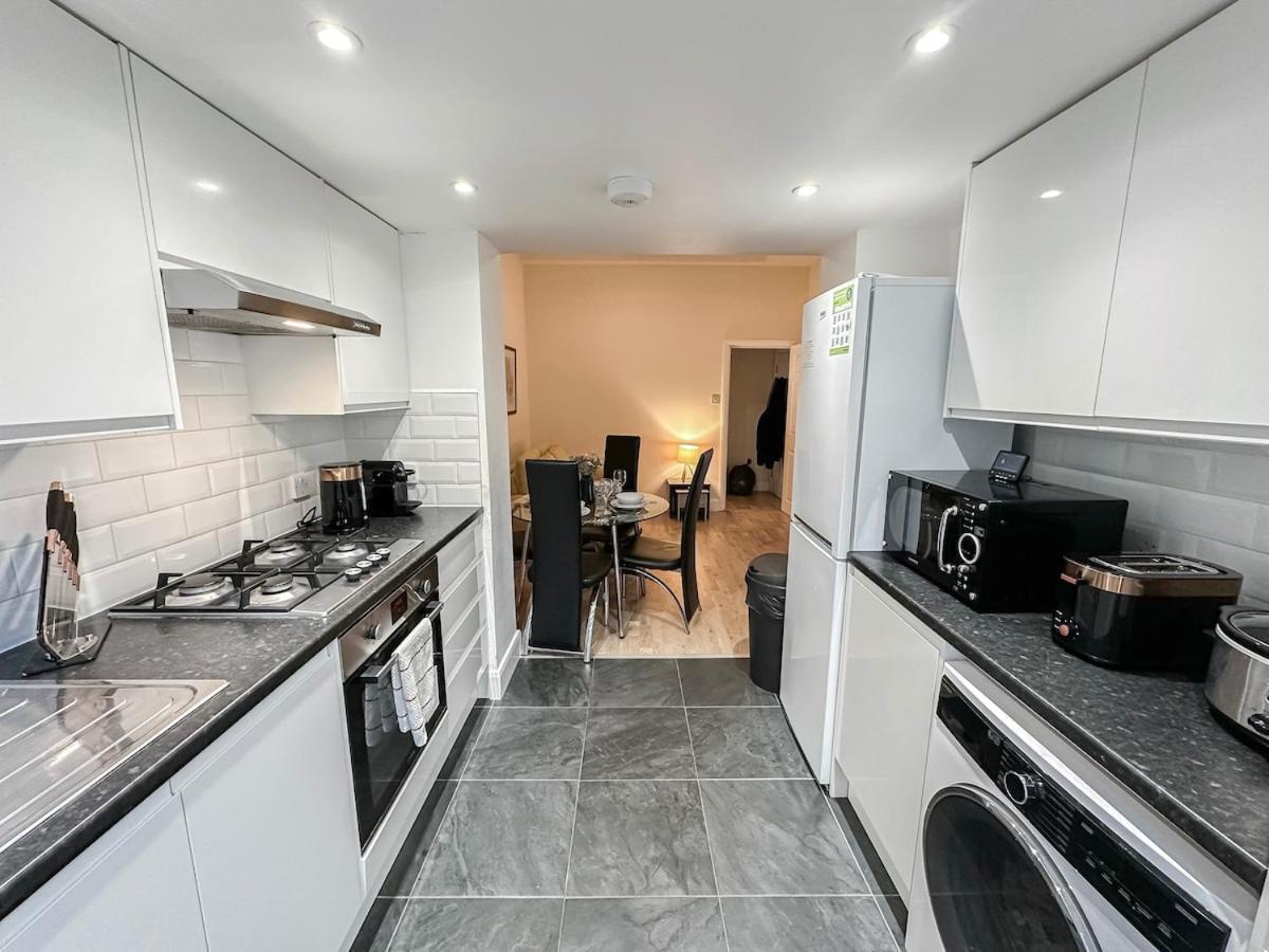 1-Bedroom Flat With Small Garden & Paid Parking In Finsbury Park, Highbury London Eksteriør billede