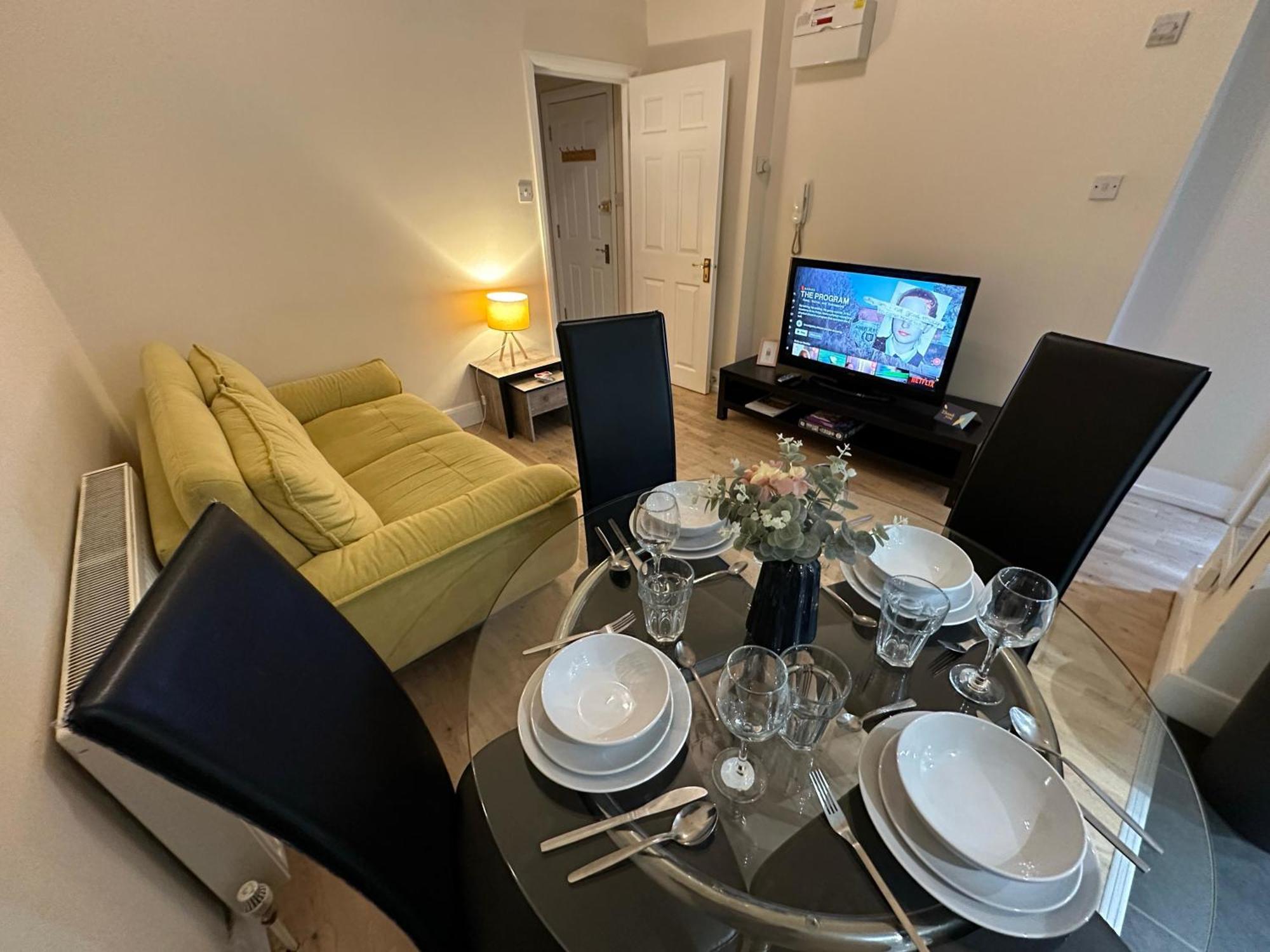 1-Bedroom Flat With Small Garden & Paid Parking In Finsbury Park, Highbury London Eksteriør billede