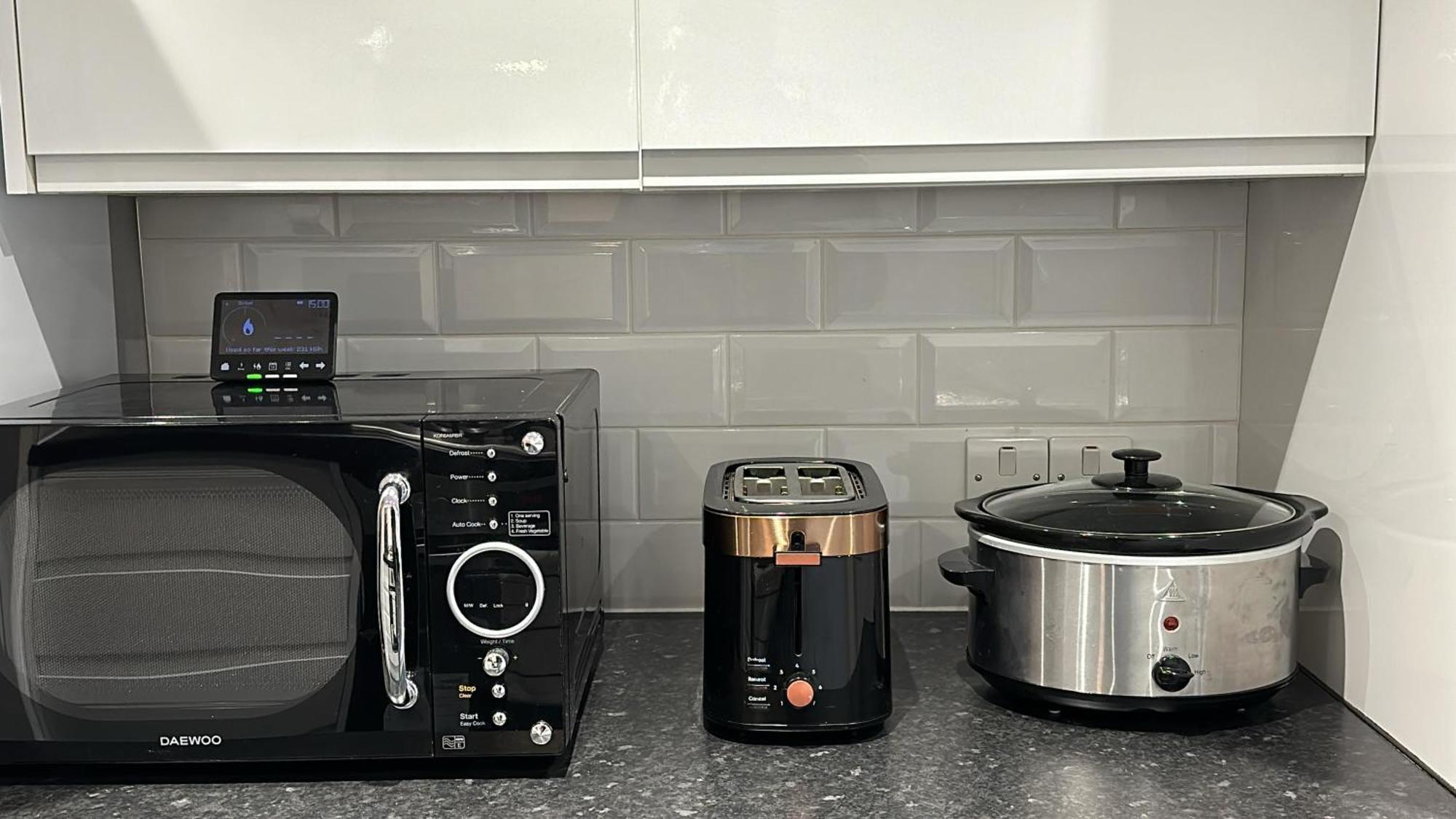 1-Bedroom Flat With Small Garden & Paid Parking In Finsbury Park, Highbury London Eksteriør billede