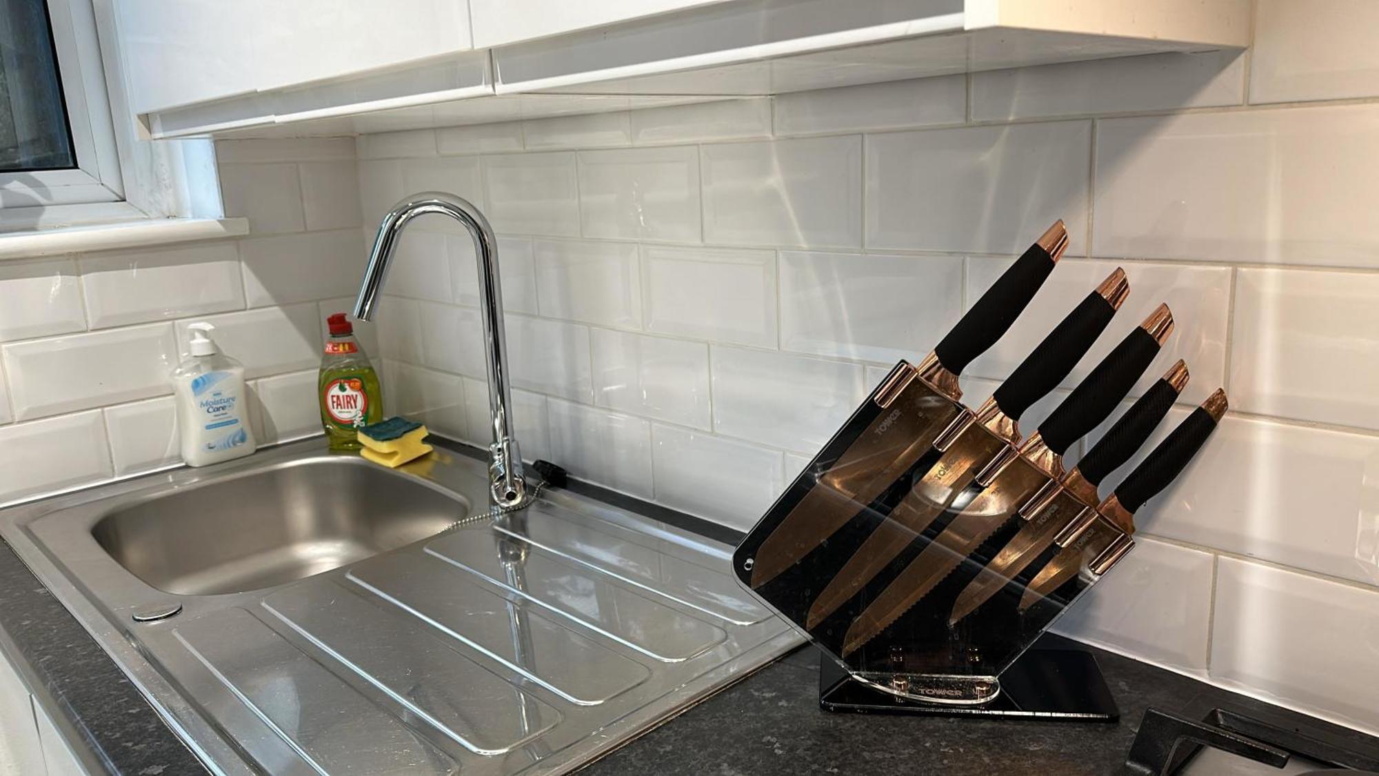 1-Bedroom Flat With Small Garden & Paid Parking In Finsbury Park, Highbury London Eksteriør billede