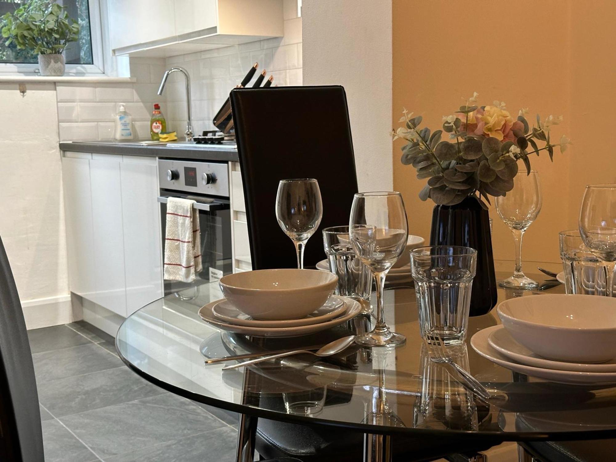 1-Bedroom Flat With Small Garden & Paid Parking In Finsbury Park, Highbury London Eksteriør billede